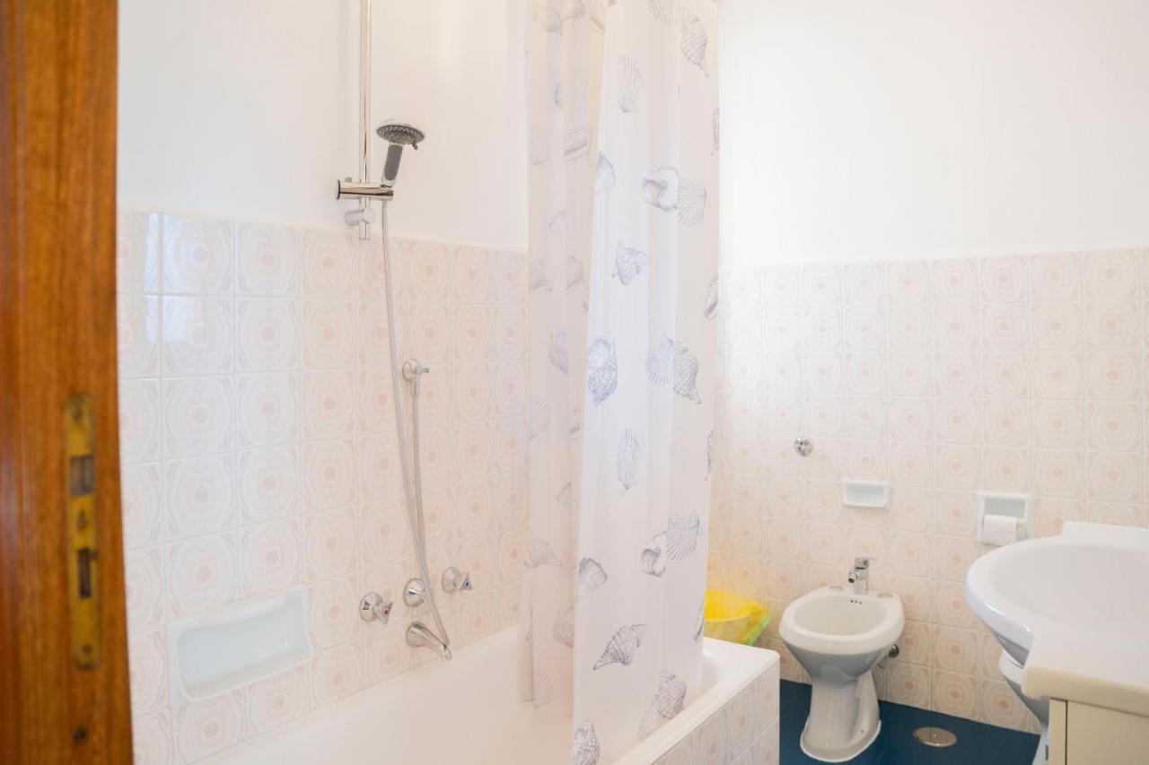 Apartamento 093 - Casa Panorama, Vista Mare E Vista Portofino, 500 Metri Centro Di Chiavari, Posto Auto Gratis Incluso Exterior foto